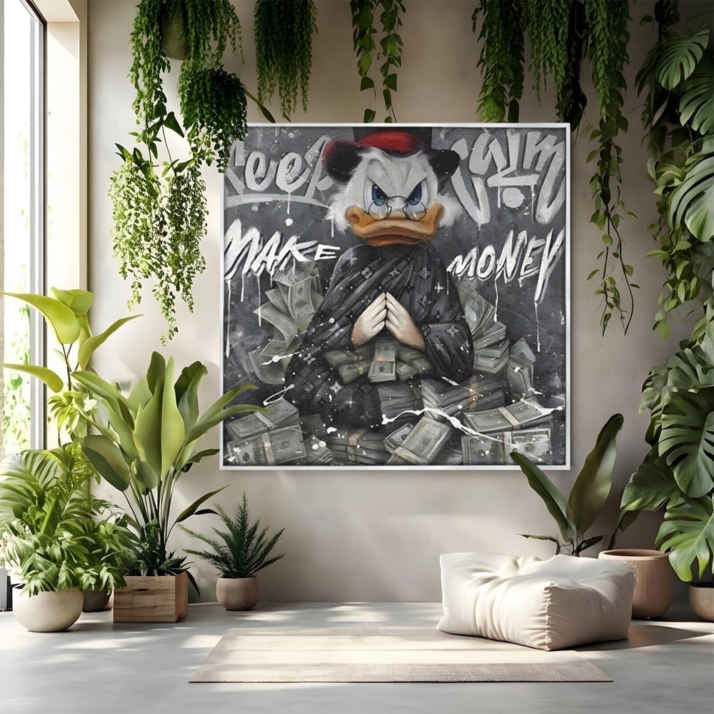 Tablou canvas cu tablou canvas cu scrooge mcduck si teancuri de bani, in rama de aluminiu argintiu